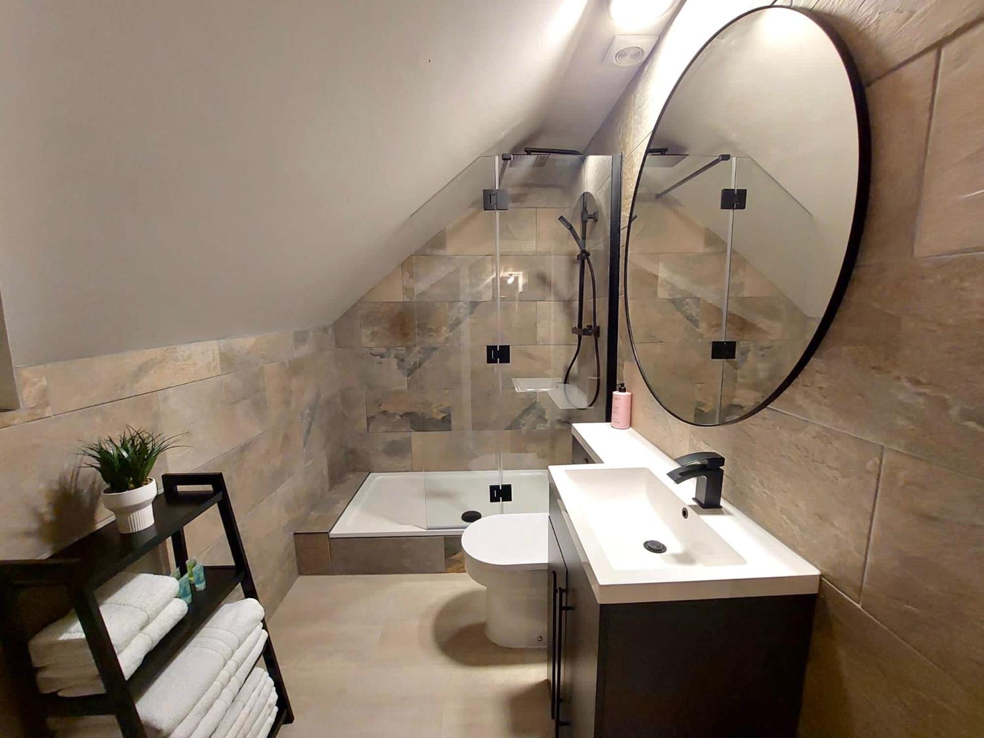 Апартаменты The Gallery - Town Centre - 5 Minute Walk - Superfast Wifi - Outdoor Terrace - Sleeps Up To 6 - Netflix - Contractor Friendly - Short & Long - Coffee Machine