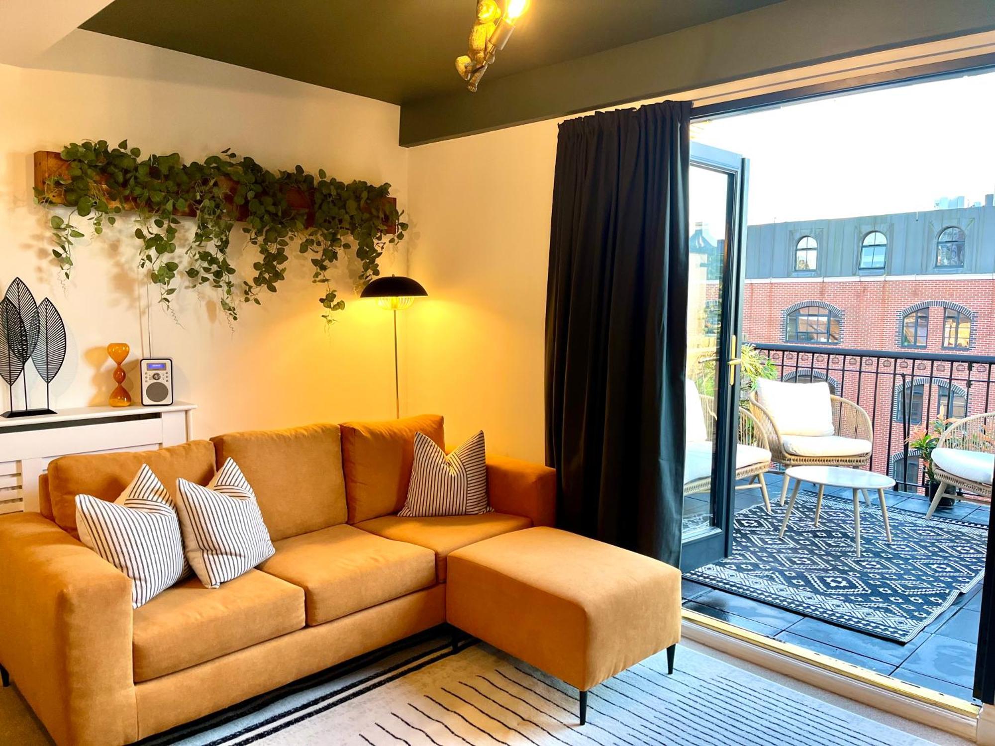 The Gallery - Town Centre - 5 Minute Walk - Superfast Wifi - Outdoor Terrace - Sleeps Up To 6 - Netflix - Contractor Friendly - Short & Long - Coffee Machine Борнмут